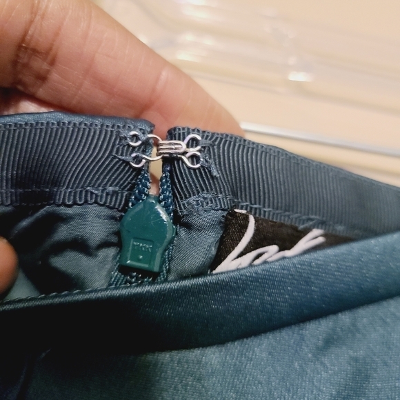 Lord & Taylor | Women's Dark Green Silk Blend Circle or Skater Skirt (Size 14) - Picture 10 of 12